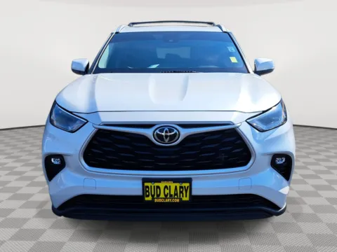 Another view of 2022 Toyota Highlander XLE for sale in Auburn, WA at Auburn CDJR