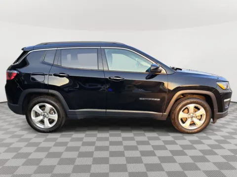 More photos of 2019 Jeep Compass Latitude at Auburn CDJR, WA