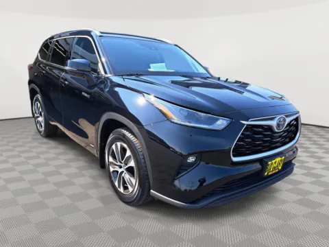 More photos of 2021 Toyota Highlander Hybrid XLE at Auburn CDJR, WA