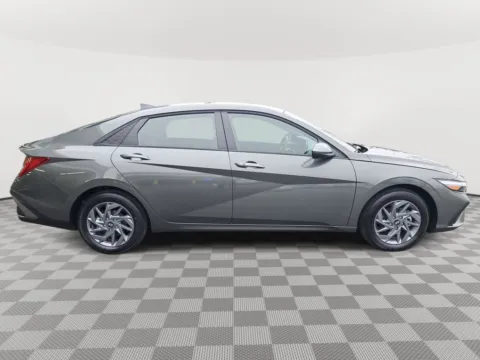More photos of 2025 Hyundai Elantra Hybrid Blue at Auburn CDJR, WA