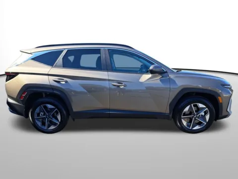 More photos of 2025 Hyundai Tucson Hybrid SEL Convenience at Auburn CDJR, WA