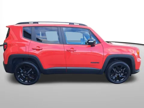 More photos of 2022 Jeep Renegade Altitude at Auburn CDJR, WA