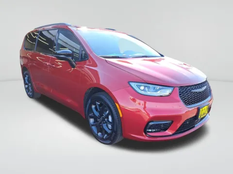 Another view of 2026 Chrysler Pacifica Limited for sale in Auburn, WA at Auburn CDJR