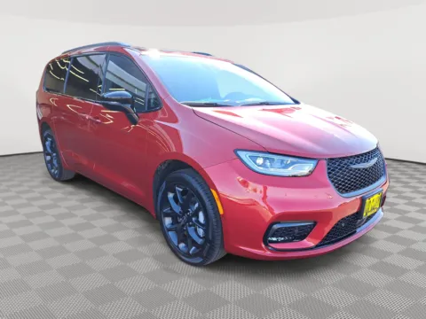 More photos of 2026 Chrysler Pacifica Limited at Auburn CDJR, WA