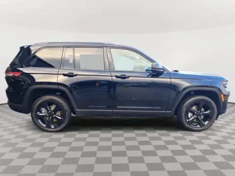 More photos of 2025 Jeep Grand Cherokee Altitude X at Auburn CDJR, WA