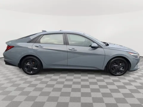 More photos of 2022 Hyundai Elantra SEL at Auburn CDJR, WA