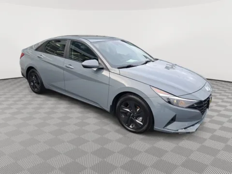 More photos of 2022 Hyundai Elantra SEL at Auburn CDJR, WA