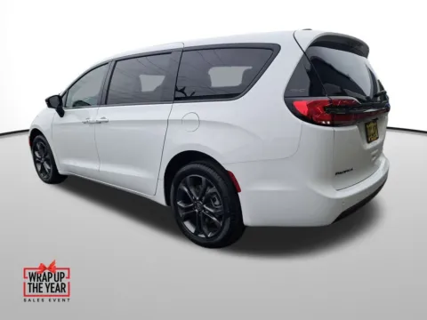 Another view of 2026 Chrysler Pacifica Select for sale in Auburn, WA at Auburn CDJR