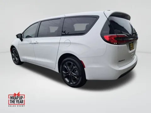 Another view of 2026 Chrysler Pacifica Select for sale in Auburn, WA at Auburn CDJR