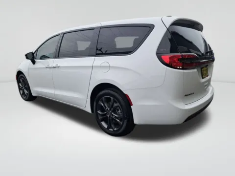 Another view of 2026 Chrysler Pacifica Select for sale in Auburn, WA at Auburn CDJR