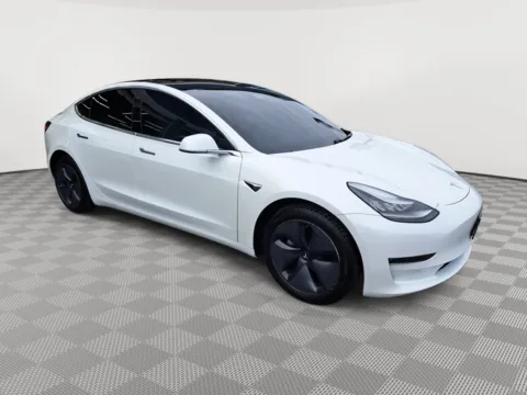 More photos of 2020 Tesla Model 3 Long Range at Auburn CDJR, WA