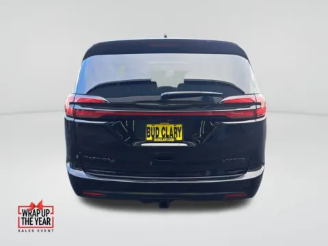 More photos of 2026 Chrysler Pacifica Limited at Auburn CDJR, WA
