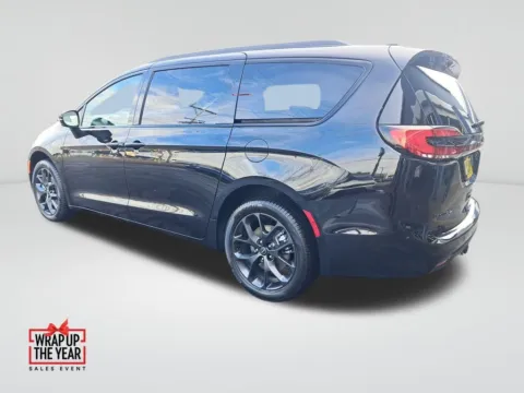 Another view of 2026 Chrysler Pacifica Limited for sale in Auburn, WA at Auburn CDJR