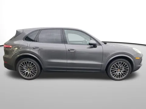 More photos of 2021 Porsche Cayenne at Auburn CDJR, WA