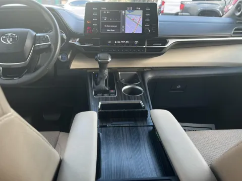 More photos of 2023 TOYOTA SIENNA LIMI at Acura of Maui, HI