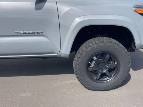 More photos of 2019 Toyota Tacoma SR5 at Acura of Maui, HI
