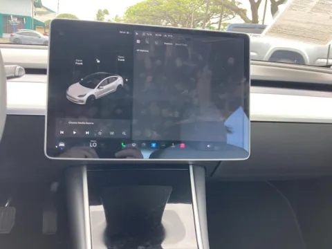 More photos of 2020 Tesla Model 3 Standard Range Plus at Acura of Maui, HI