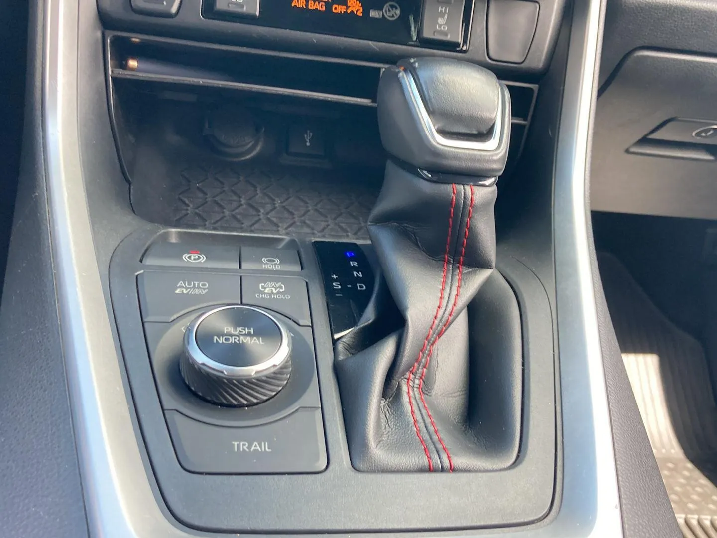 2022 Toyota RAV4 SE at Acura of Maui, photo 5