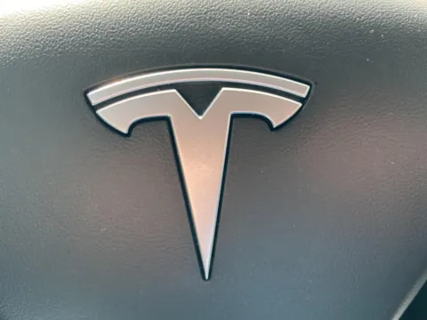 More photos of 2021 Tesla Model Y Long Range at Acura of Maui, HI