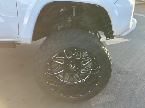 More photos of 2022 Toyota Tacoma TRD Sport at Acura of Maui, HI