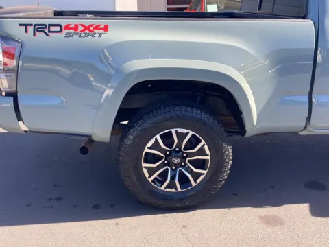 More photos of 2022 TOYOTA TACOMA at Acura of Maui, HI