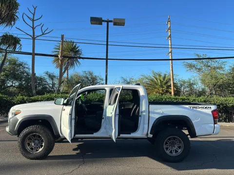More photos of 2016 Toyota Tacoma TRD Off-Road at Acura of Maui, HI
