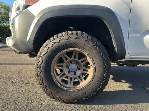 Photos of 2016 Toyota Tacoma TRD Off-Road for sale in Kahului, HI at Acura of Maui