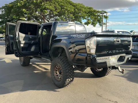 More photos of 2020 Toyota Tacoma SR V6 at Acura of Maui, HI