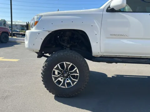 Photos of 2011 Toyota Tacoma PreRunner V6 for sale in Kahului, HI at Acura of Maui