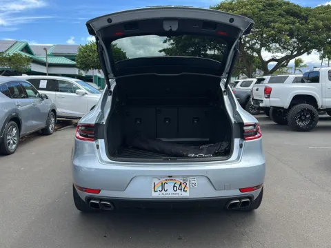 More photos of 2018 Porsche Macan Turbo at Acura of Maui, HI