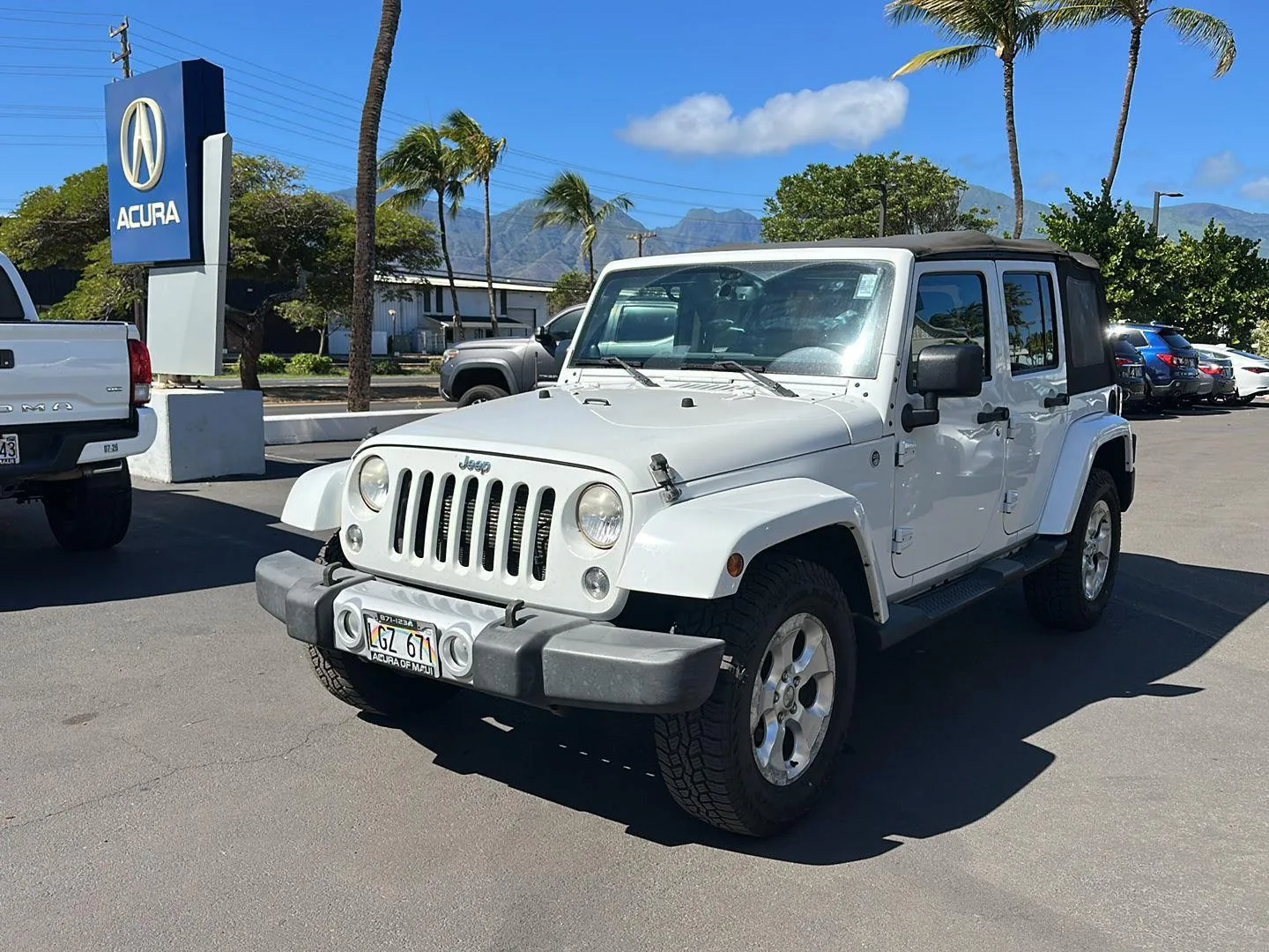 White 2014 Jeep Wrangler Unlimited Sahara for sale in Kahului, HI