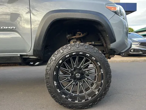More photos of 2019 Toyota Tacoma SR5 at Acura of Maui, HI