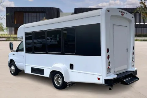 More photos of 2019 Ford E350 at Master's Transportation - Bentonville, AR