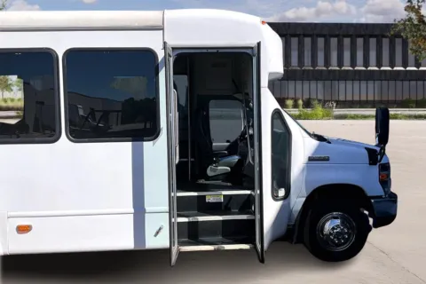 More photos of 2019 Ford E350 at Master's Transportation - Bentonville, AR