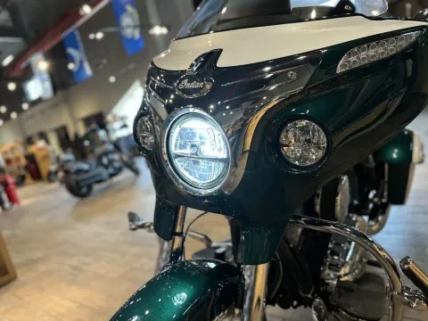 More photos of 2020 Indian Motorcycle Chieftain® Classic Icon Series Metallic Jade/Pearl White at Strictly Powersports, CO
