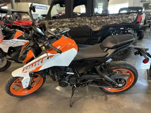 More photos of 2024 KTM 250 Duke at Strictly Powersports, CO
