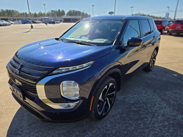 2023 Mitsubishi Outlander SE
