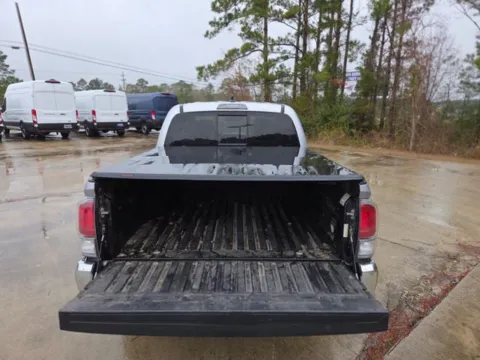 More photos of 2021 Toyota Tacoma TRD Off Road at Hixson Ford Leesville, LA