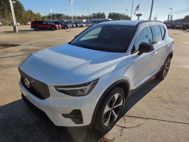 White 2025 Volvo XC40 Plus Dark Theme for sale in Leesville, LA