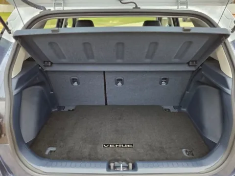 More photos of 2025 Hyundai Venue Limited at Hixson Ford Leesville, LA