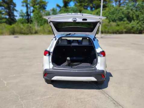More photos of 2024 Toyota Corolla Cross LE at Hixson Ford Leesville, LA