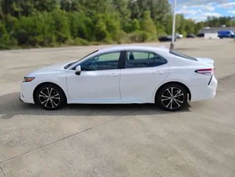 Photos of 2020 Toyota Camry SE for sale in Leesville, LA at Hixson Ford Leesville