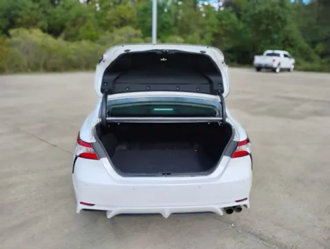 More photos of 2020 Toyota Camry SE at Hixson Ford Leesville, LA