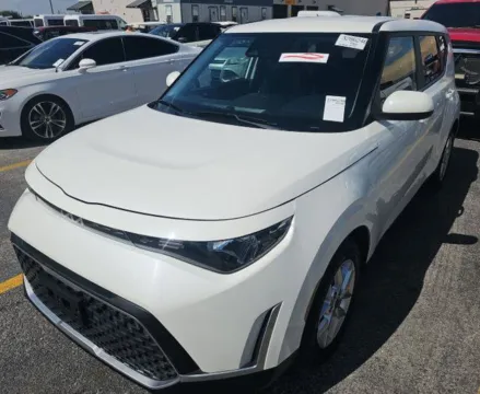 White 2023 Kia Soul LX for sale in Leesville, LA