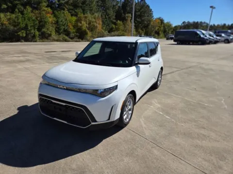 White 2023 Kia Soul LX for sale in Leesville, LA