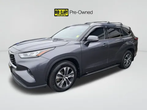 Gray 2020 Toyota Highlander XLE for sale in Auburn, WA