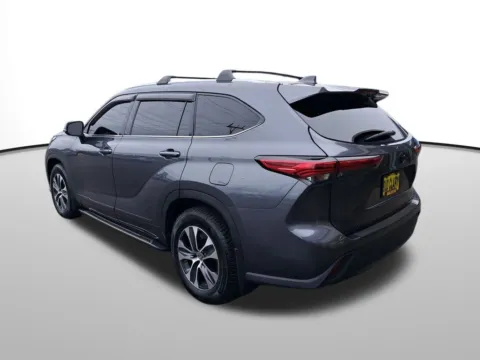 Another view of 2020 Toyota Highlander XLE for sale in Auburn, WA at Auburn Hyundai