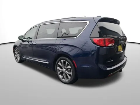 Another view of 2017 Chrysler Pacifica Limited for sale in Auburn, WA at Auburn Hyundai