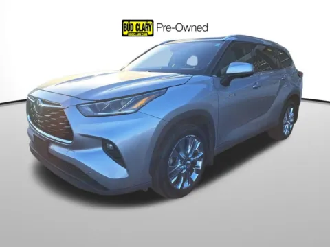 Silver 2020 Toyota Highlander Hybrid Limited for sale in Auburn, WA