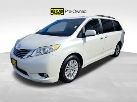 White 2017 Toyota Sienna L for sale in Auburn, WA